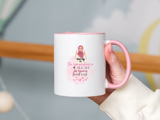 Koranvers Tasse mit einer Hijabi