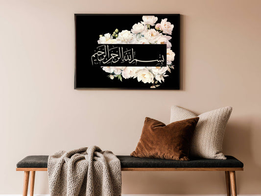 Schwarzes Basmala Poster mit weißen Blumen