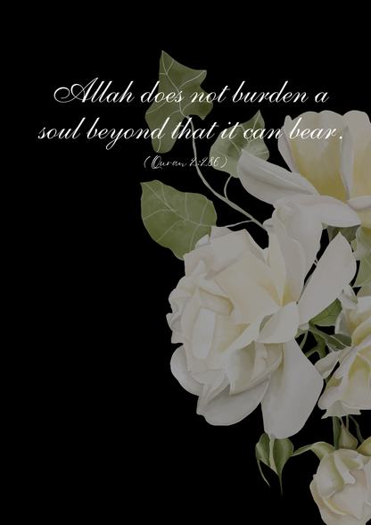 Schwarzes Posterset mit Koranayah und weißen Blumen