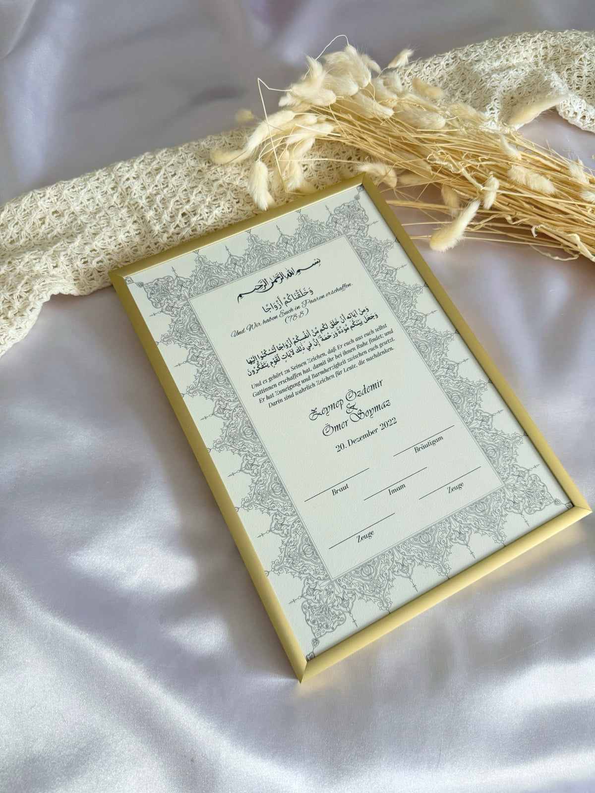 Nikah Zertifikat mit schwarzem Rahmen