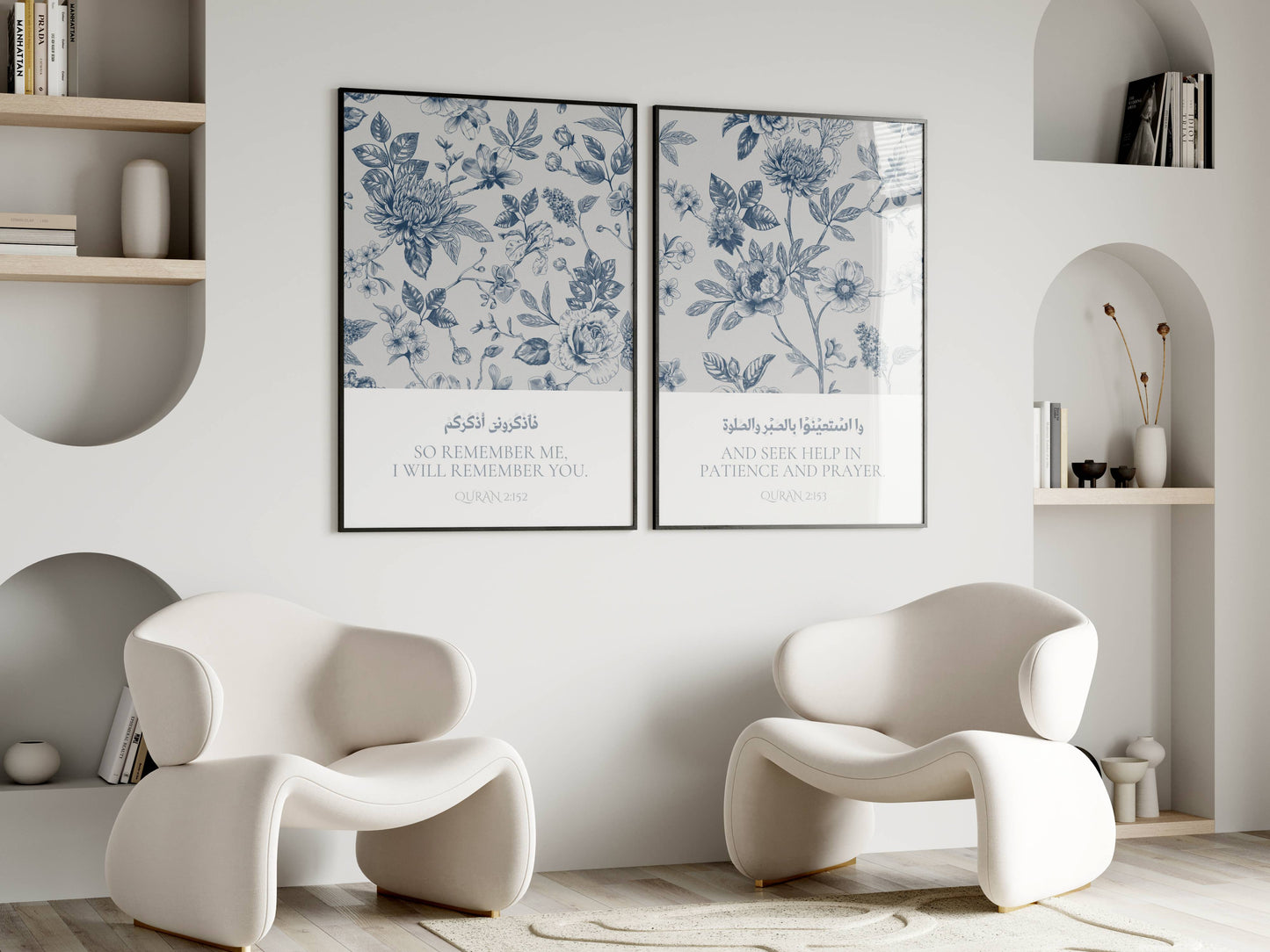 Zweier Posterset mit Koran Ayah und Blumen in Blau